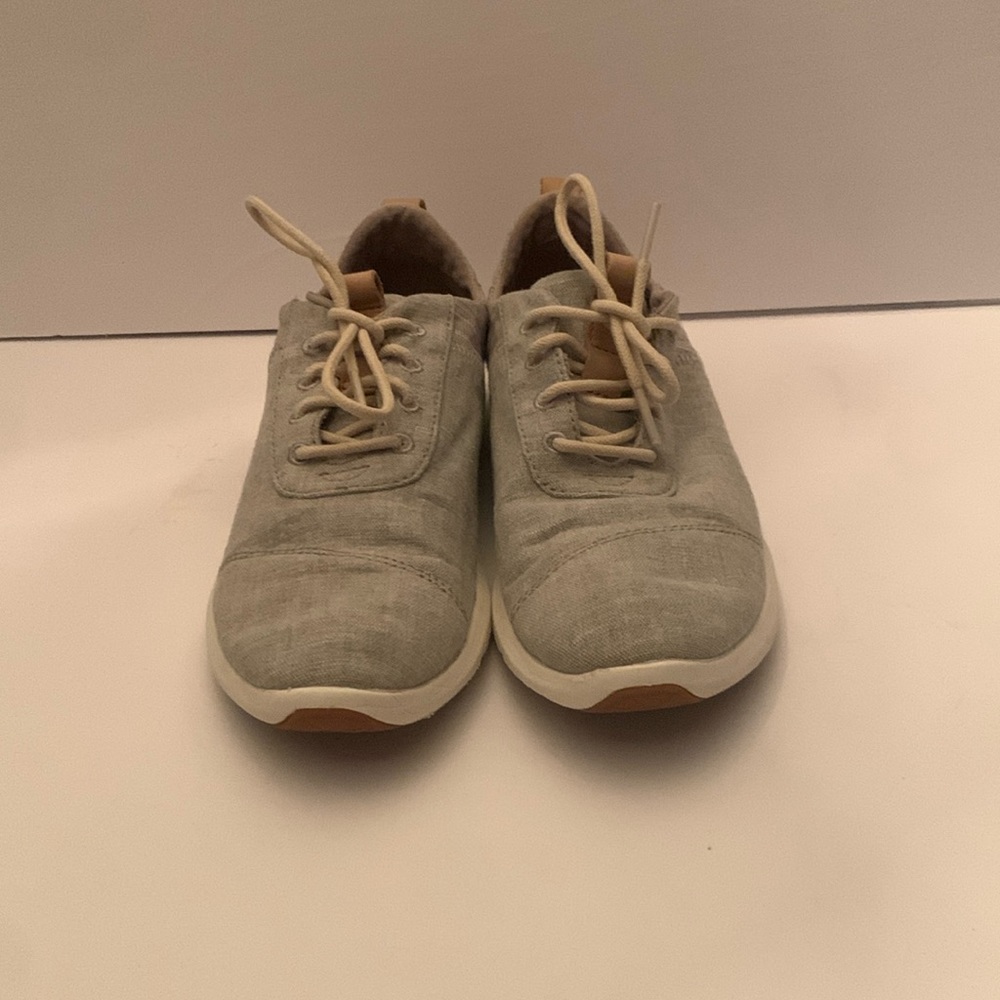 Tom’s grey sneakers